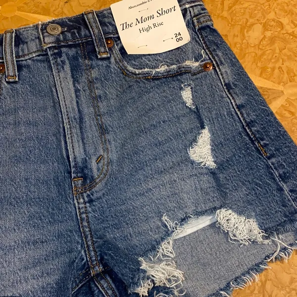 NWT!! Abercrombie & Fitch High Rise The Mom Short Medium Wash Denim Size 24 / 00 - Image 4