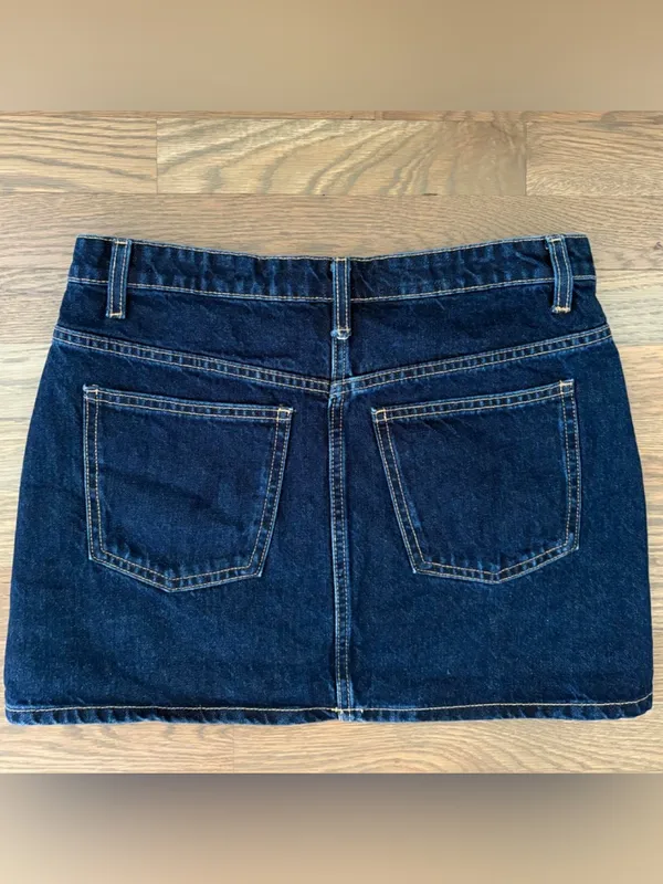 Zara dark wash crossover waist denim mini skirt size small - Image 7