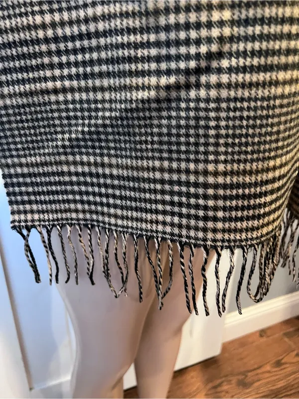 Classic Houndstooth Fringe Shawl Scarf 100% cashmere made in Scotland Neutral - Image 5