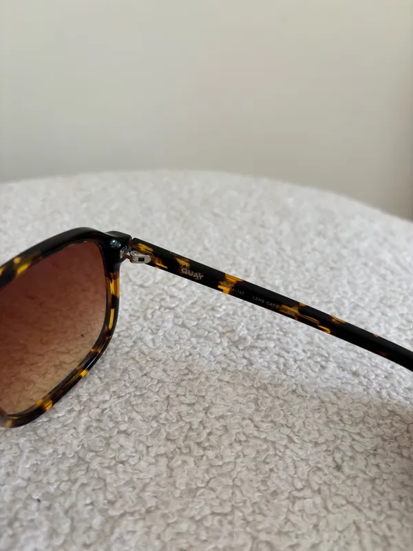 Quay Australia Sunglasses On The Fly Aviator Standard - Image 5