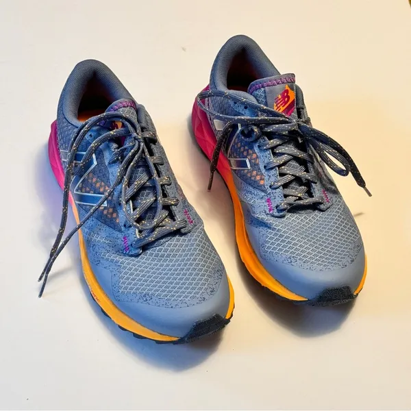 New Balance Women's Running Athletic Sporty Two Color Logo Sneakers NWOT - Image 7