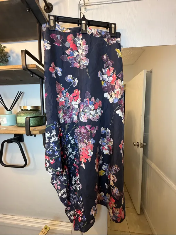 Lewit 100 % Silk Navy Floral High-Low Skirt - Image 2