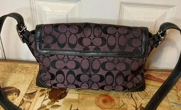 COACH SIGNATURE Hampton Monogram SHOULDERBAG Flap twist lock closure - Image 3