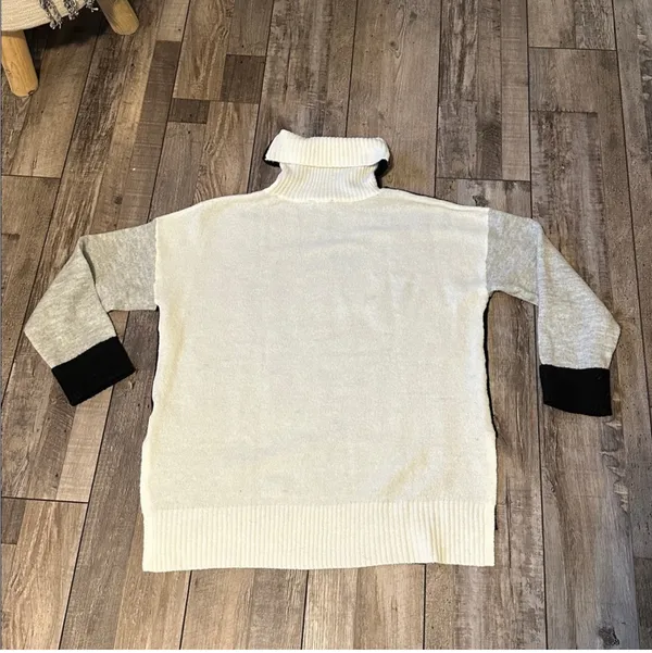 Tribal Sweater Multiple Size M - Image 2