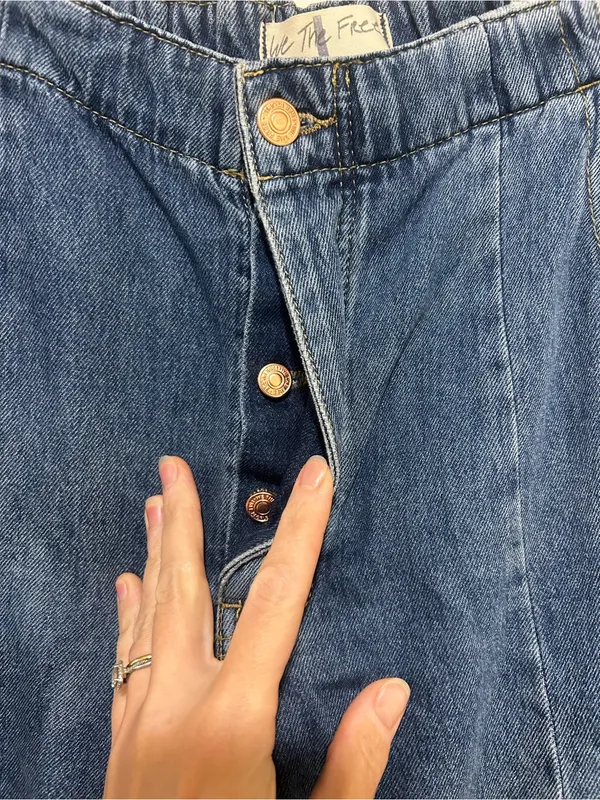 We The Free All Star Pull on Low Slung Cargo Barrel Leg Jeans Size Large - Image 2