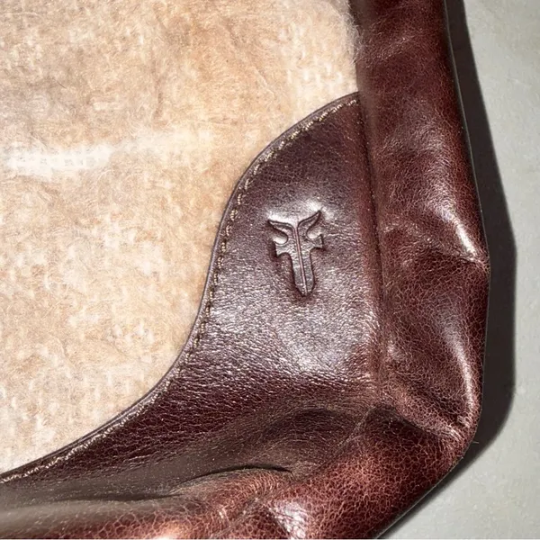 Frye Melissa Fuzzy Blanket Bucket Hobo Bag Purse Shoulder Bag Crossbody - Image 6