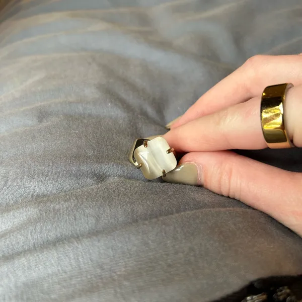 Kendra Scott Gold Ring with Gray Stone - Image 2