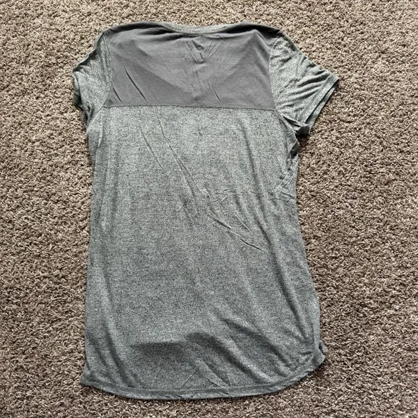 Majestic Detroit Lions Shimmery V-Neck Tee Size L - Image 5