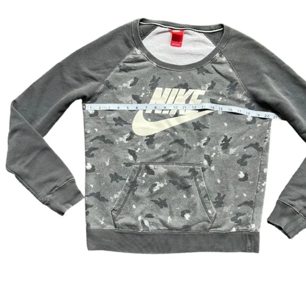 Nike Tech Sweatshirt Gray Camo Pullover Kangaroo Pocket Scoop Neck Medium - Image 4