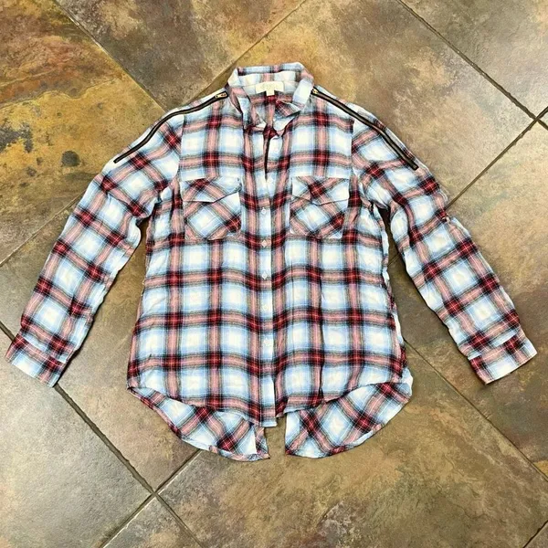 Olive & Oak Plaid Button Down Zipper Shoulder Split Tail Blouse Small - Image 3