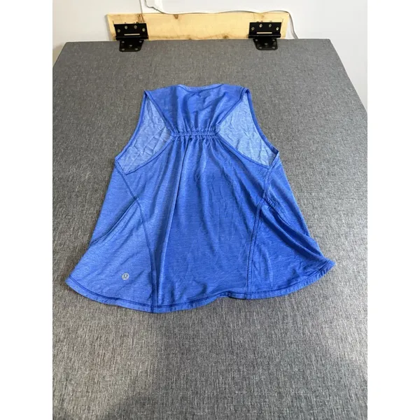 Lululemon Women's In A Cinch Blue Tank Sz M - Image 8