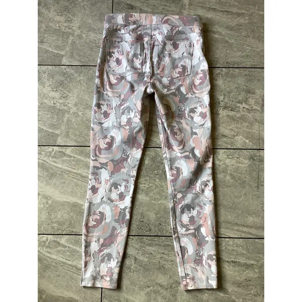 Spanx NWOT Jean-ish Ankle Leggings Womens Medium Floral Camo Print Pull On Denim - Image 7