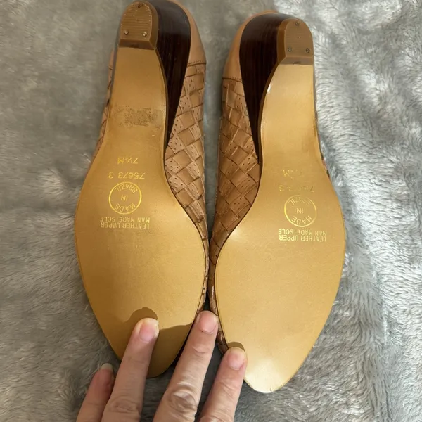 Vintage Town Dales Womens Size 7.5 Tan Woven Leather Peep Toe Shoes Flats Wedge - Image 8