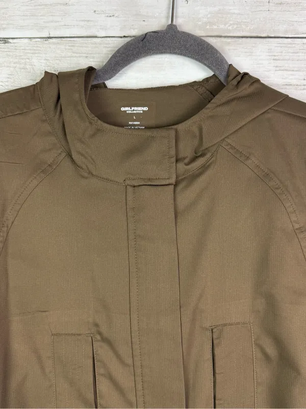 girlfriend collective cropped utility hooded jacket in brown size large - Image 3