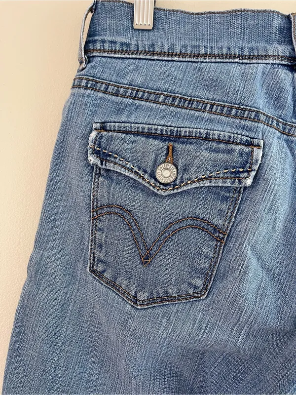 Levi's Vintage 515 Light Blue Denim Bermuda Jean Shorts - Size Women’s 6 - Image 5