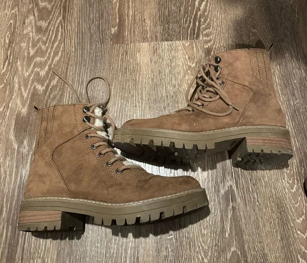 Universal Threads Brown Suede Boots - Image 3