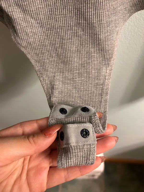 Steve Madden Grey V-Neck Long sleeve Tops - Image 4