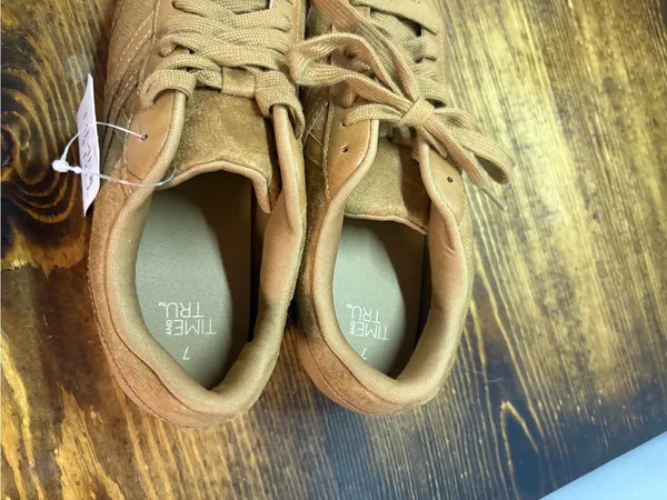 Time and tru brown sneakers size 7 - Image 5