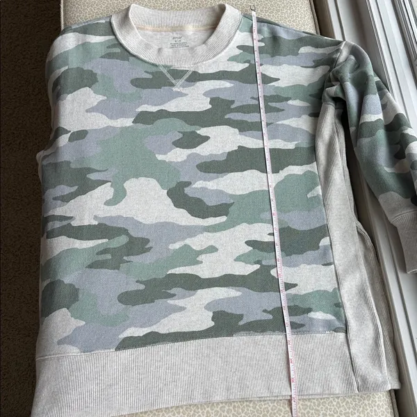 Aerie Green & Cream Camouflage Sweatshirt size M - Image 8