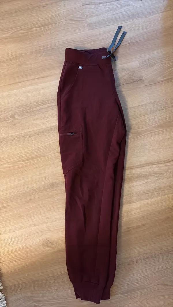 FIGS Scrubs Set - Image 6