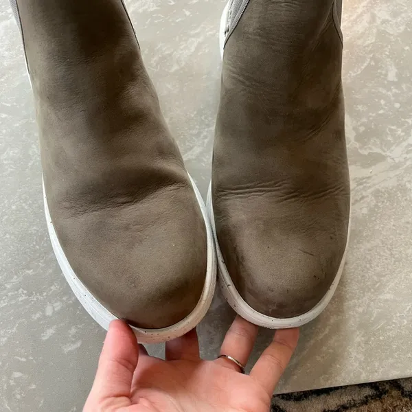 BOGS Cypress Chelsea Boots - Image 4
