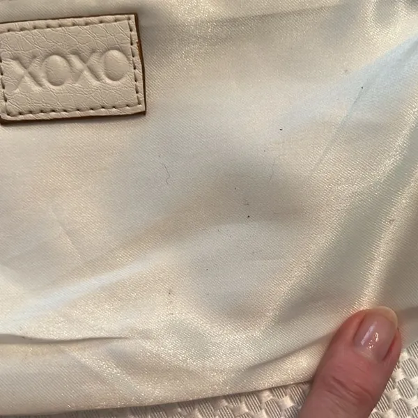 XOXO Y2K white faux leather wristlet clutch with silver heart EUC - Image 15