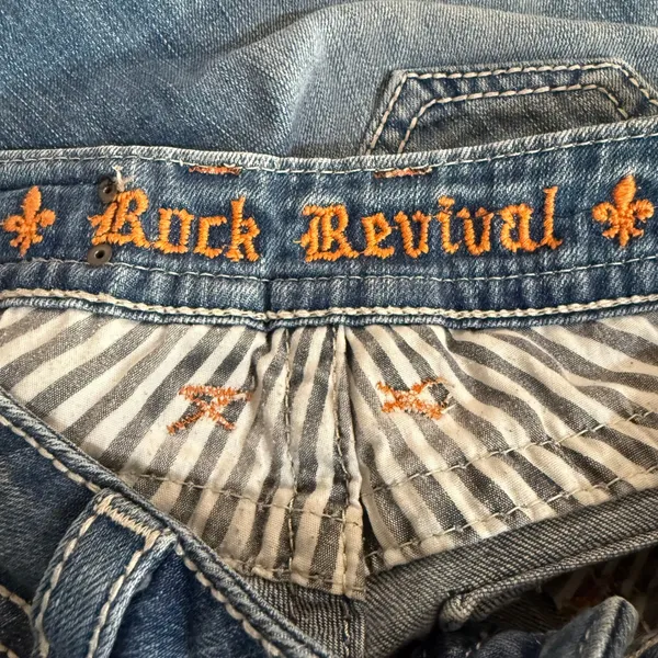 Rock Revival Noelle Capri Jeans Women 28 Blue Medium Wash Embellished Buckle Y2K - Image 7