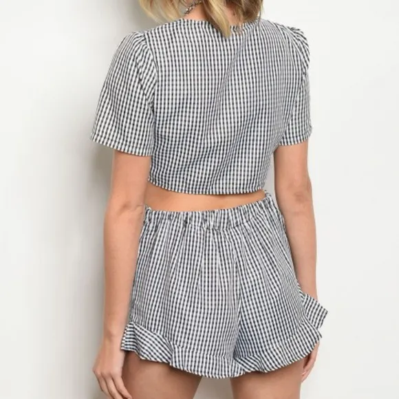 Gingham Two piece Set Tie top and ruffle shorts - Image 4