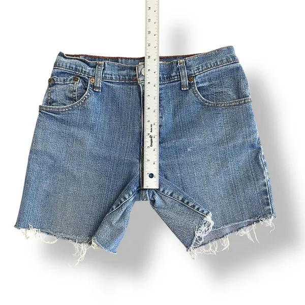Levi’s‎ Vintage Cut Off Denim Shorts Womens Size 8 Blue Streetwear Y2K - Image 4