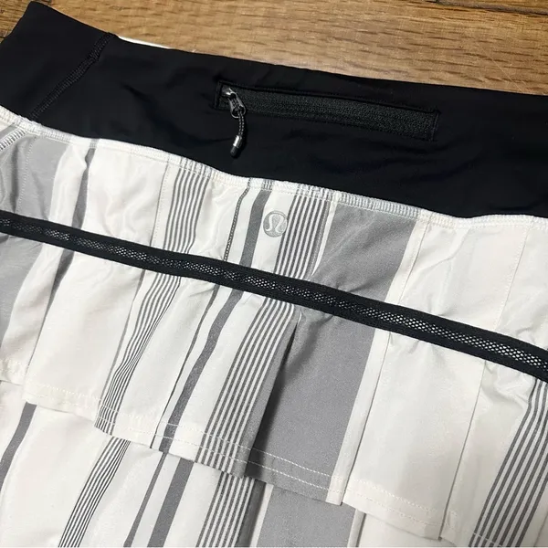 LULULEMON Pace Setter Skirt Spandex Shorts Black White Gray Vertical Stripe 6 - Image 4