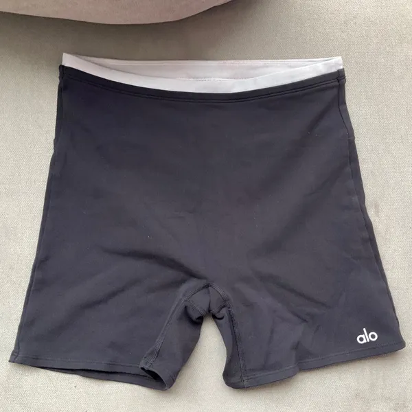 Alo Yoga 5" Airbrush Double Up Short Black/White XS - Image 2