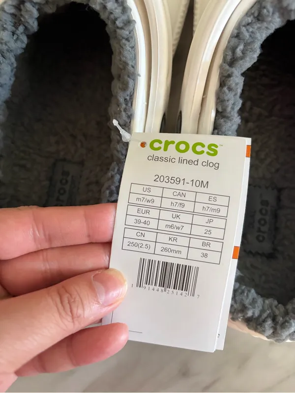 NWT Crocs Classic Lined Clog White Grey Fleece Unisex M7/W9 - Image 4