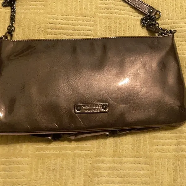 Nine West beautiful brown handbag with flowers & ruffles details on front EUC - Image 11
