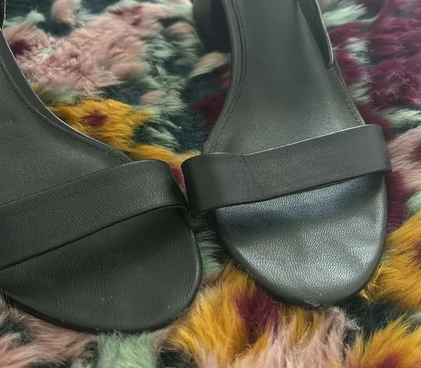 Steve Madden Black Leather Block Heel Sandals - Image 9