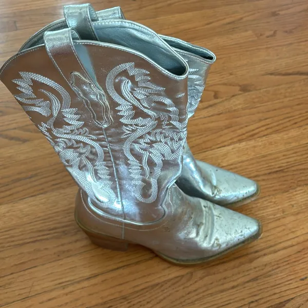Silver Cowboy Boots Size 6 - Image 4