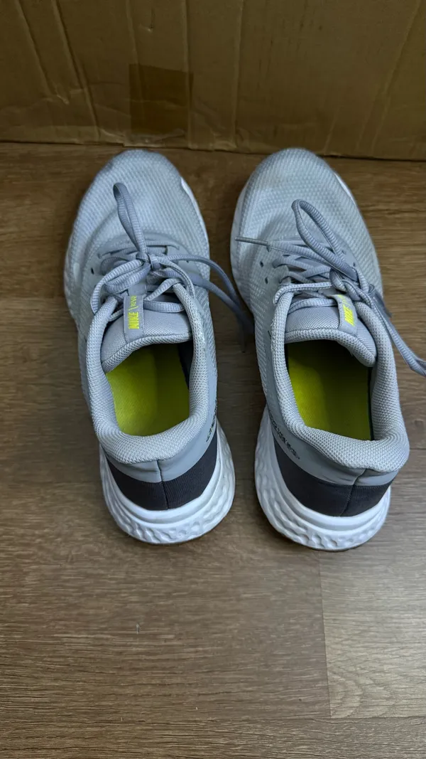 Nike Revolution Men's Running Shoes Size 10 - Image 5