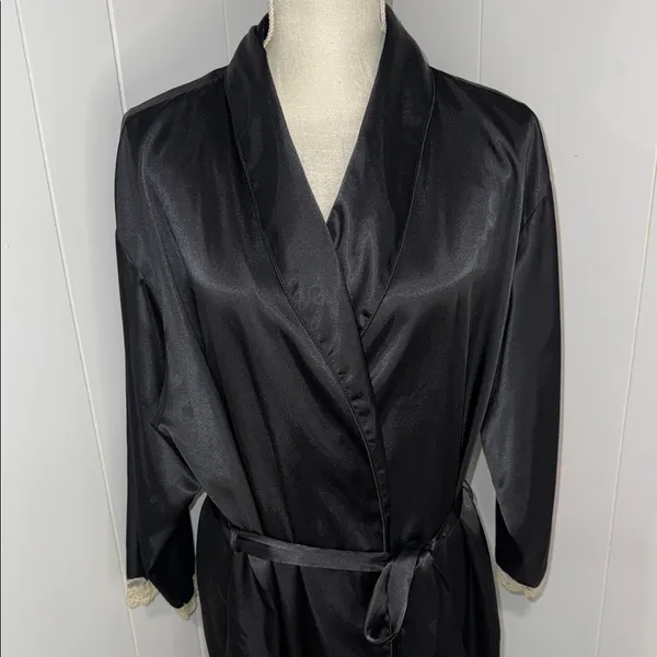 Elegant Black Satin Robe with Lace Trim - Image 3