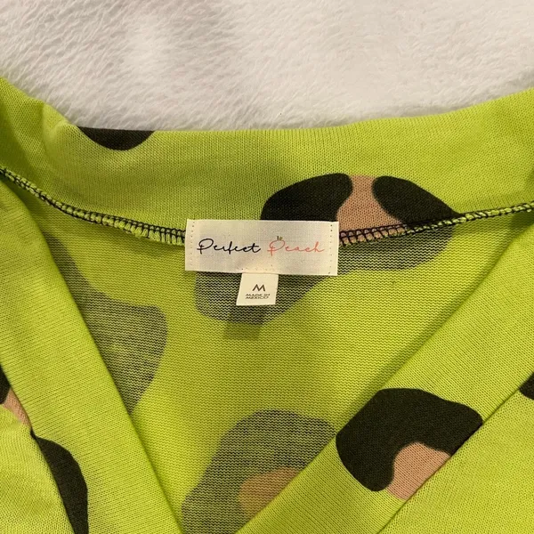 Green Leopard Print Womens Shirt Size M - Image 2