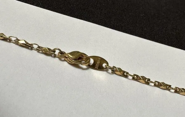 Women’s Pretty Signed Avon Gold Tone / Rhinestone Butterfly Beaded Necklace - Image 2