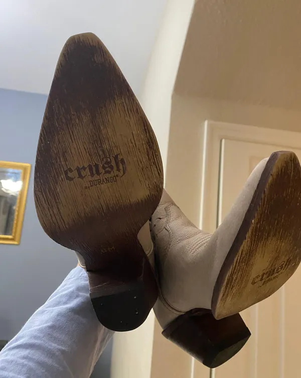 Tan Heart Cowboy Boots Size 6 - Image 3
