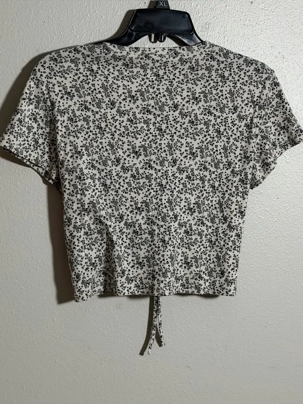 American Eagle Women Tie-Front Floral Summer Crop‎ Top White/Black size M - Image 5