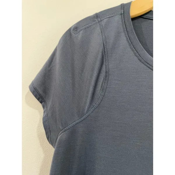 Lululemon Athletic Tech Tee Shirt Blue Gray Crew Neck Activewear Size‎ 6/8 - Image 4