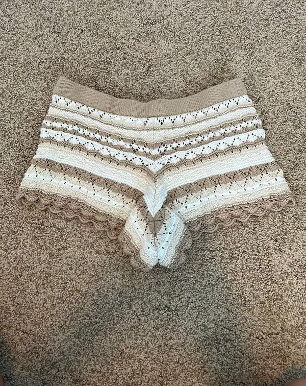 H&M Tan and White Knit Shorts - Image 2