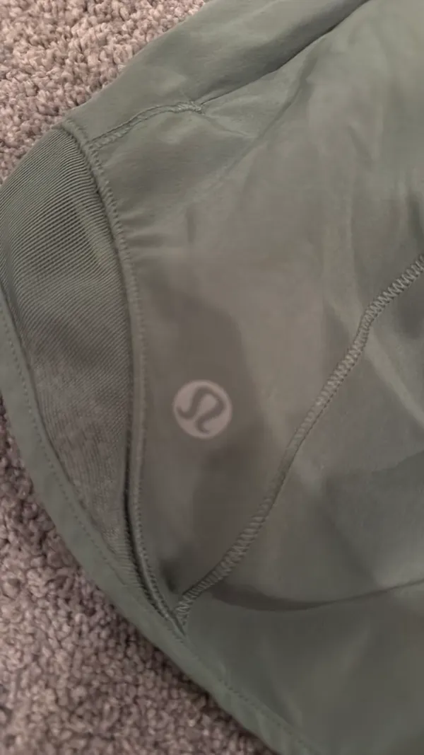 Lululemon Shorts Hotty Hot 2.5" - Image 2