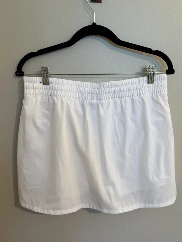 DSG White Athletic Skirt NWOT Size M - Image 5