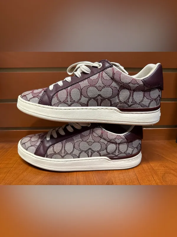 Coach G4967 Clip Low Top Sneakers Burgundy Signature C Size 8B - Image 6