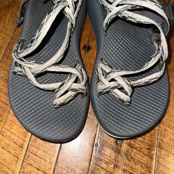 Chacos gray double strap classic size 7 hiking sandals - Image 2