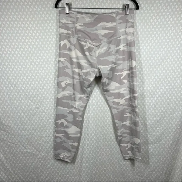 Athleta‎ Light Grey Camo Print Elation 7/8 Leggings - Image 5