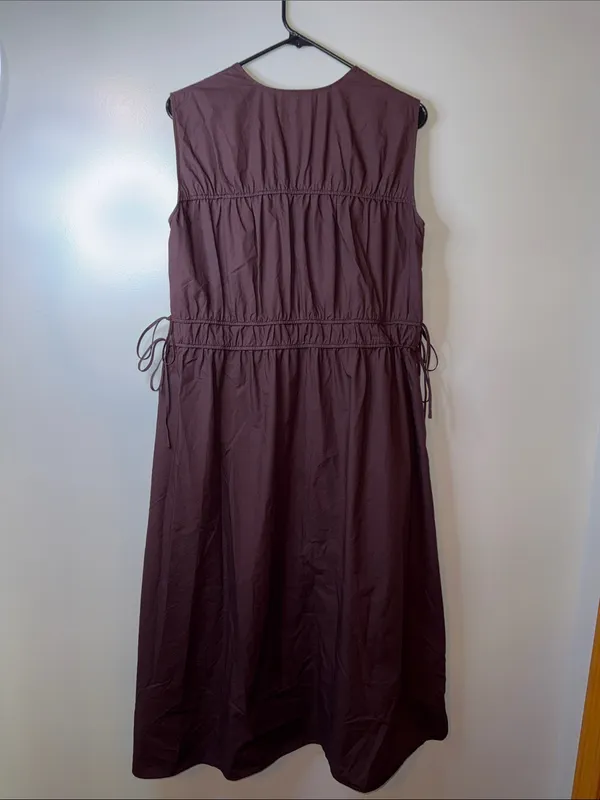Uniqlo Sleeveless V-Neck Maxi Dress in Plum Brown - Image 12