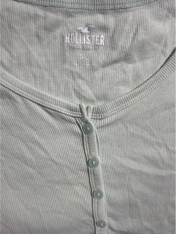 Hollister Light Green Ribbed Button-Up Crop Top XS - Image 4